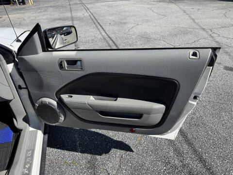 2007 Ford Mustang V6 Deluxe