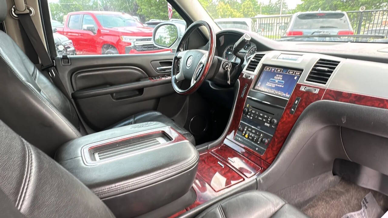 Silver 2012 Cadillac Escalade Premium AWD Premium 4dr SUV 18