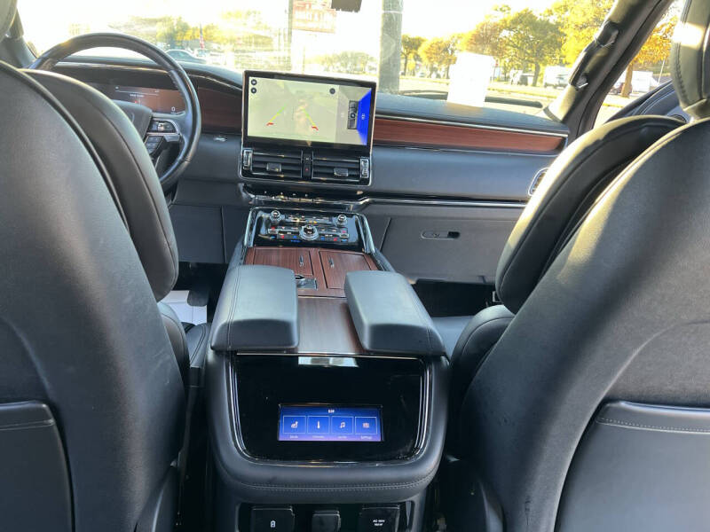 2023 Lincoln Navigator Standard