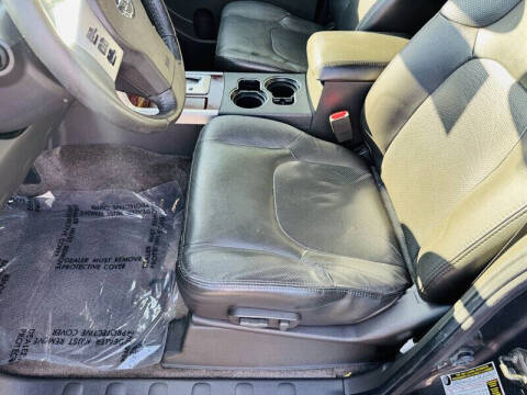 2011 Nissan Pathfinder LE