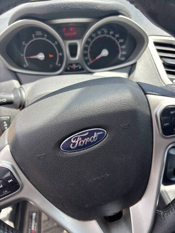 2011 Ford Fiesta SES