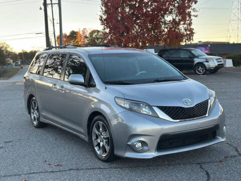 2013 Toyota Sienna SE 8-Passenger