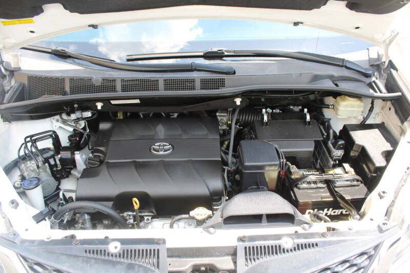 2016 Toyota Sienna SE Premium 8-Passenger