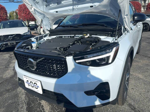 2025 Volvo XC40 B5 Plus Dark Theme