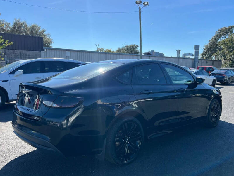 2017 Chrysler 200 Touring