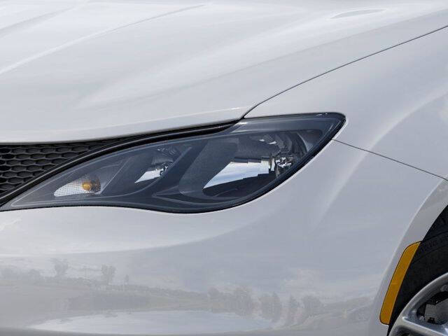 2025 Chrysler Voyager LX