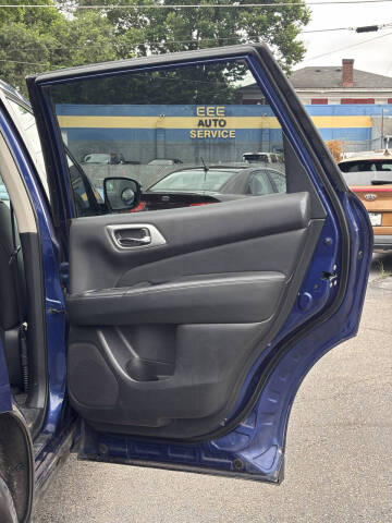 2018 Nissan Pathfinder SV