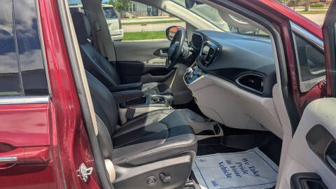 2017 Chrysler Pacifica Touring-L Plus