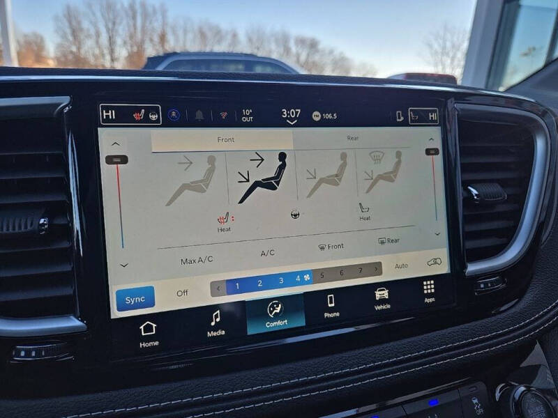 2026 Chrysler Pacifica Select