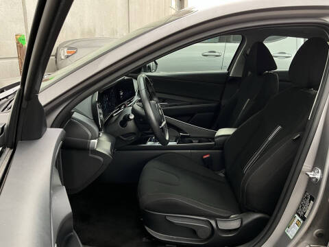 2025 Hyundai Elantra SEL Convenience