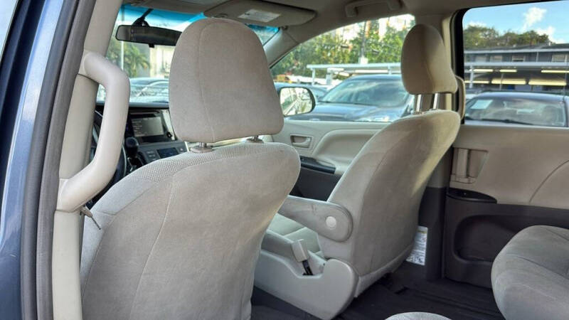 2017 Toyota Sienna L 7-Passenger