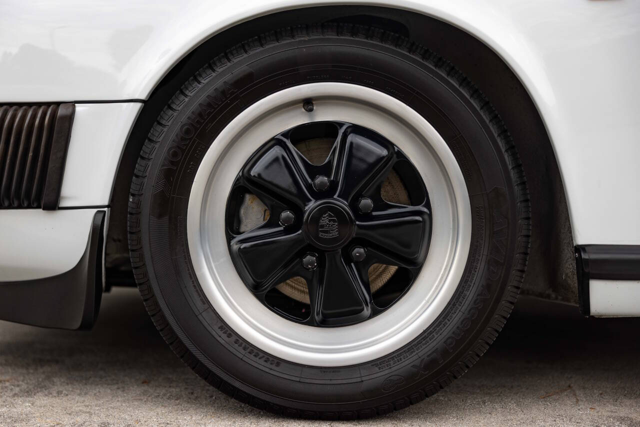 1977 Porsche 911 23