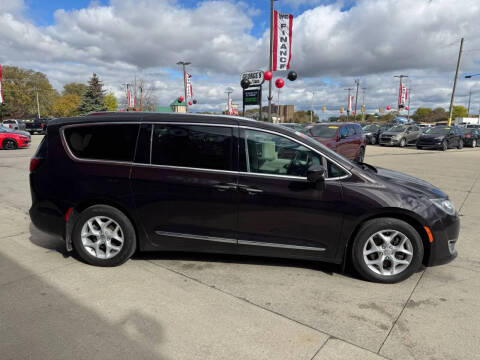 2017 Chrysler Pacifica Touring-L Plus