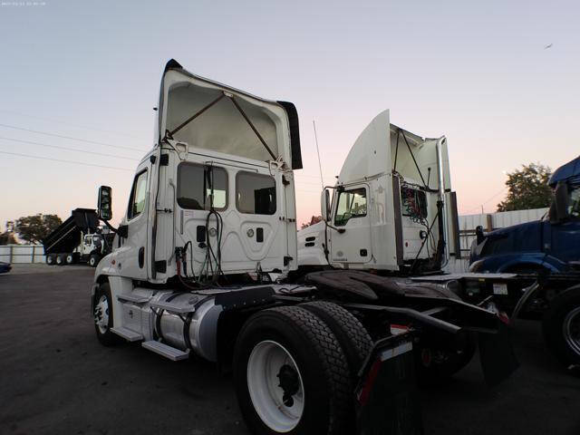 2016 Freightliner Cascadia