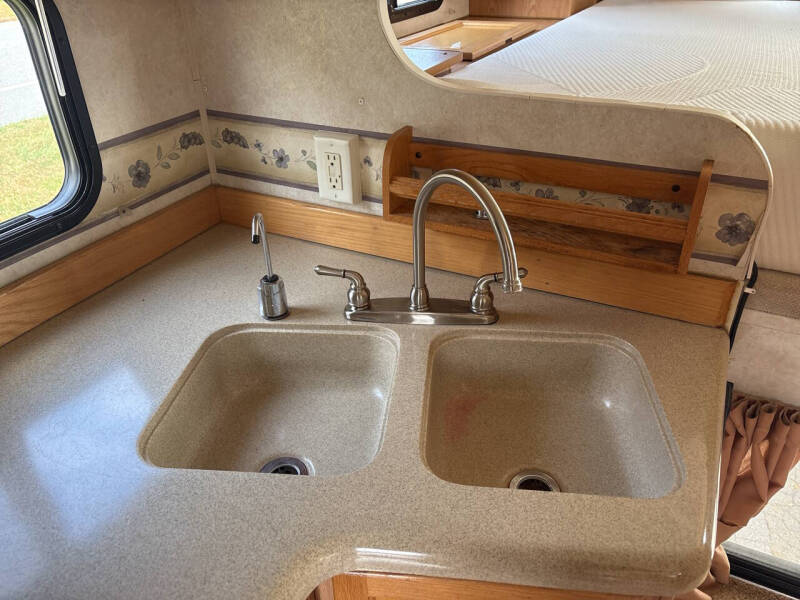 2004 Eagle Cap 950 Intermountain RV