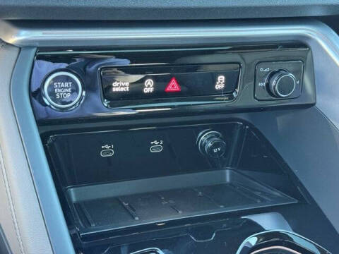 2025 Audi Q5 quattro Premium TFSI