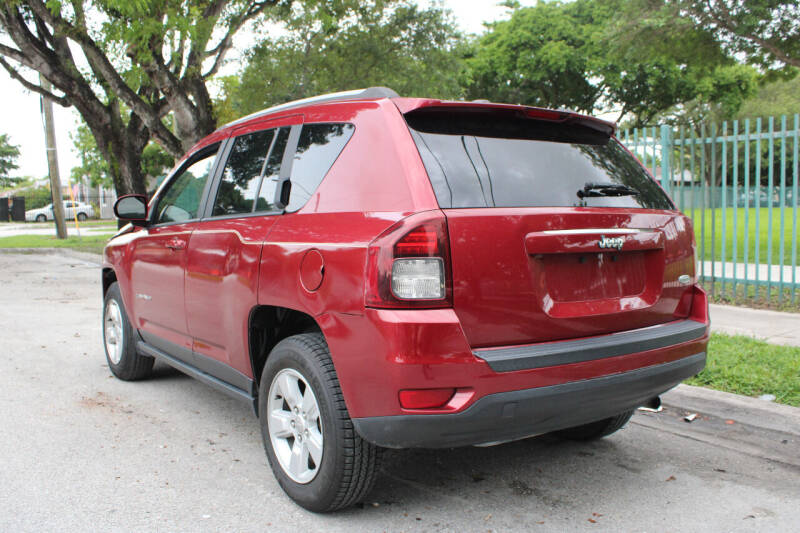 2017 Jeep Compass Latitude photo 12