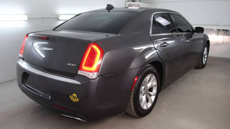 2015 Chrysler 300 Limited