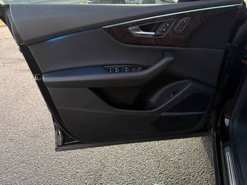 2019 Audi Q8 quattro Premium Plus 55 TFSI