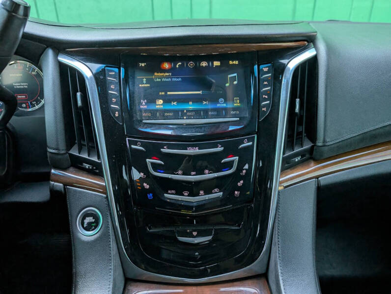 2018 Cadillac Escalade Luxury