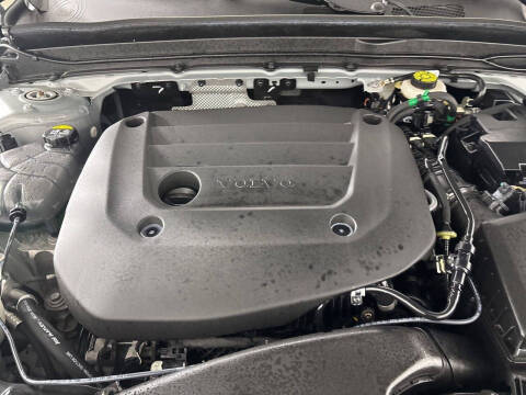 2024 Volvo XC40 B5 Ultimate Dark Theme