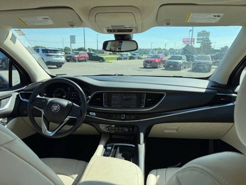 2023 Buick Enclave Essence