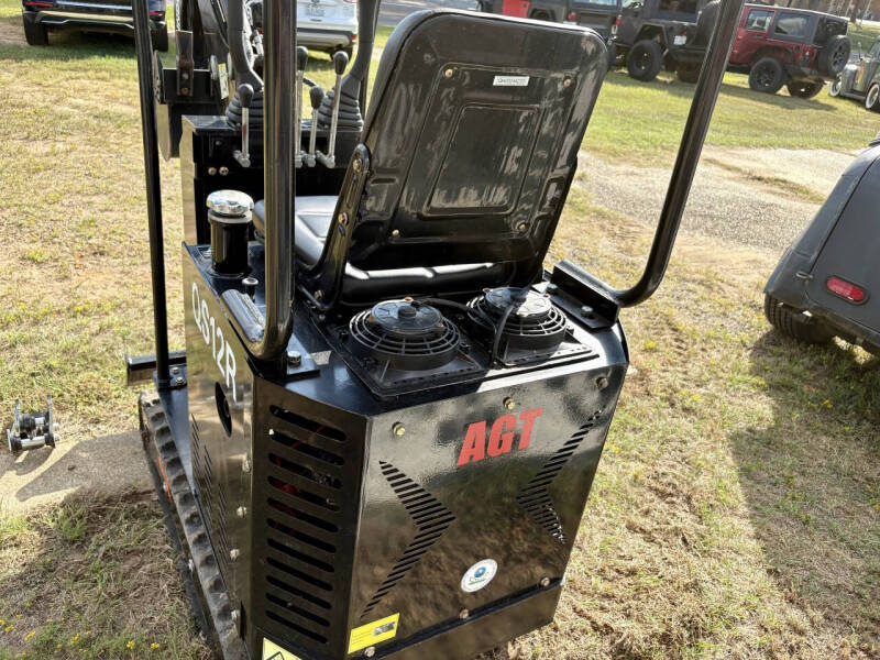 2024 AGT MINI EXCAVATOR QS12R