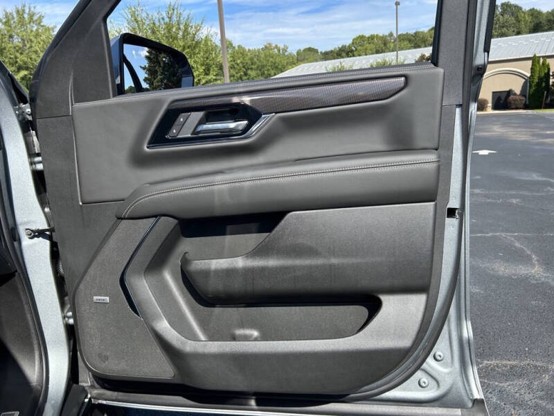 2025 GMC Yukon Elevation