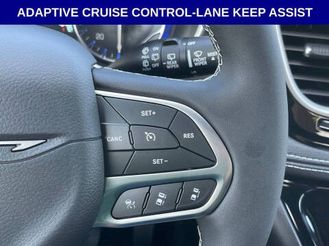 2027 Chrysler Pacifica Select