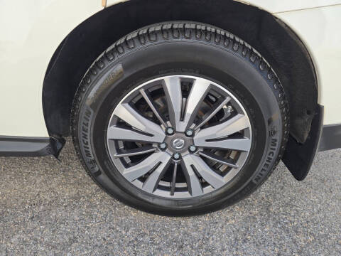 2017 Nissan Pathfinder SL