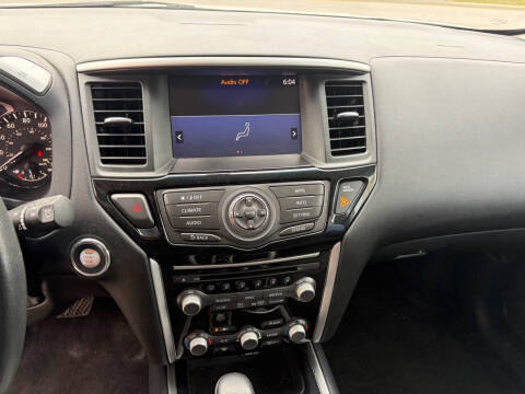 2018 Nissan Pathfinder SV