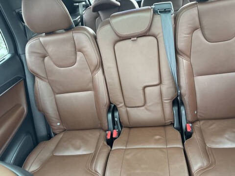 2024 Volvo XC90 Recharge T8 Ultimate Bright Theme 7P