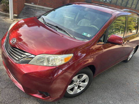 2011 Toyota Sienna LE 7-Passenger Auto Access Seat