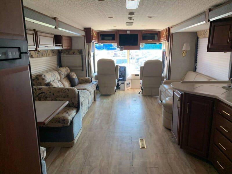 2004 Freightliner XC Chassis