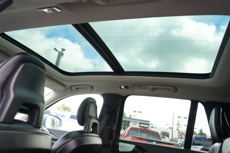 2018 Volvo XC90 T6 Momentum