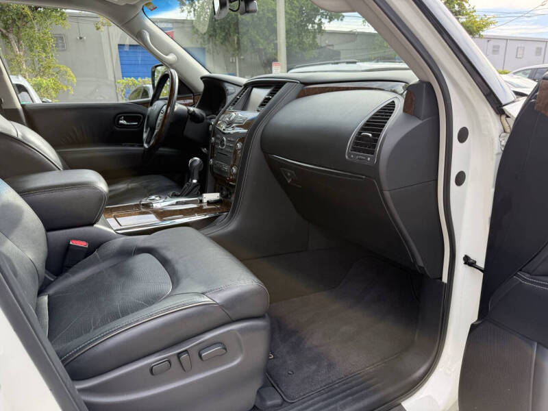 2017 Infiniti QX80 Signature Edition