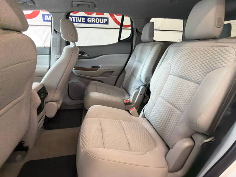 2017 GMC Acadia SLE-2