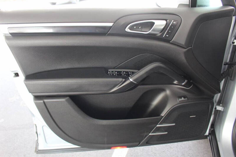 2016 Porsche Cayenne S E-Hybrid