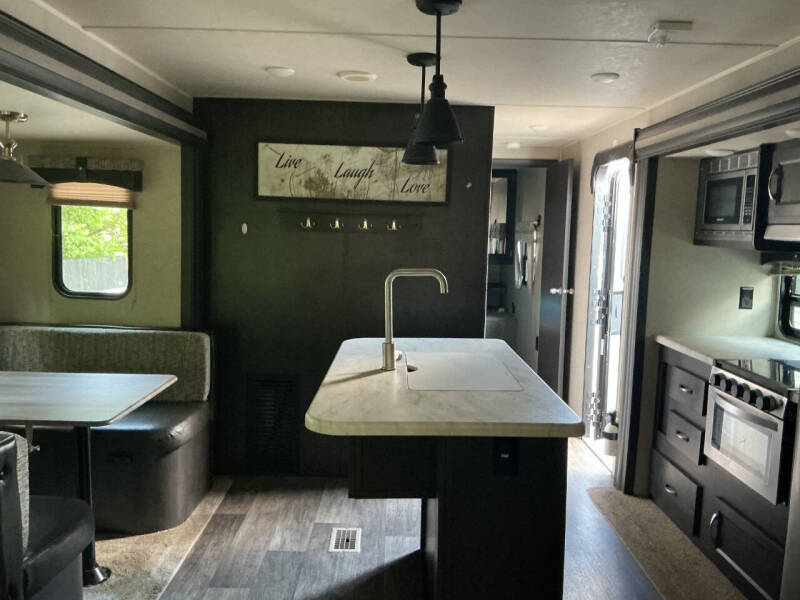 2018 Forest River, Inc. Puma 30RLIS