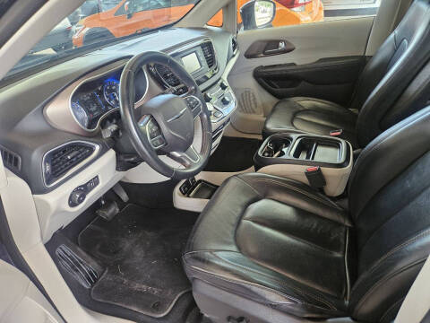 2017 Chrysler Pacifica Touring-L