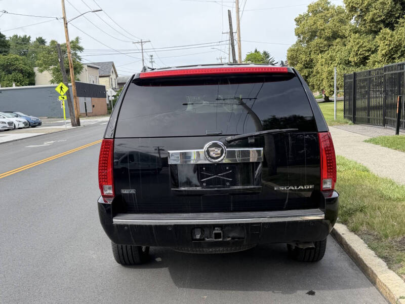 2011 Cadillac Escalade Premium
