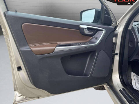 2017 Volvo XC60 T5 Dynamic