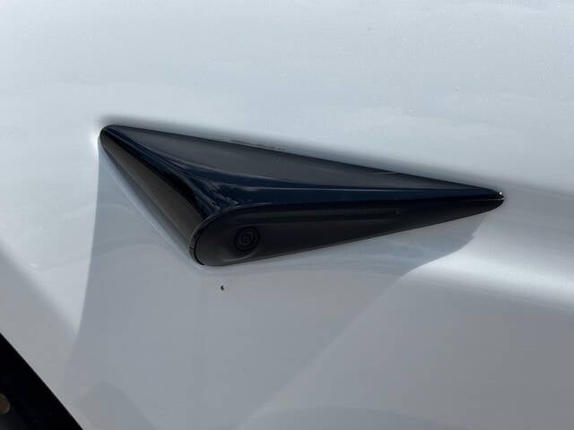 2022 Tesla Model S 29
