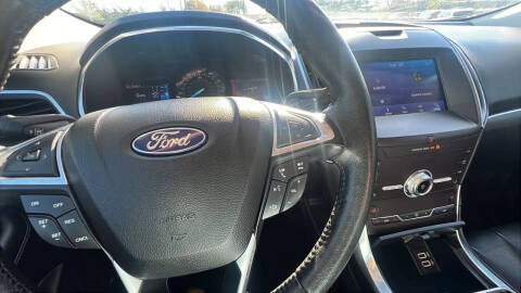 2020 Ford Edge Titanium