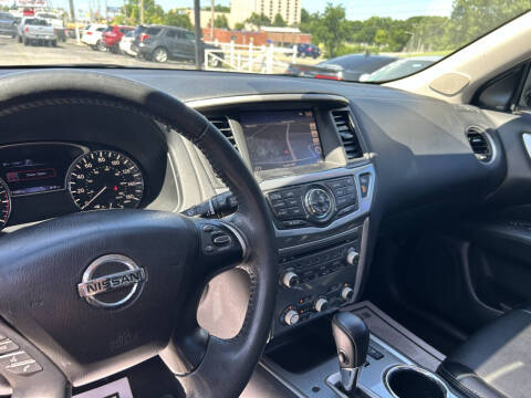 2017 Nissan Pathfinder SL