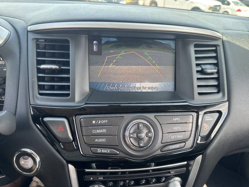 2017 Nissan Pathfinder SV