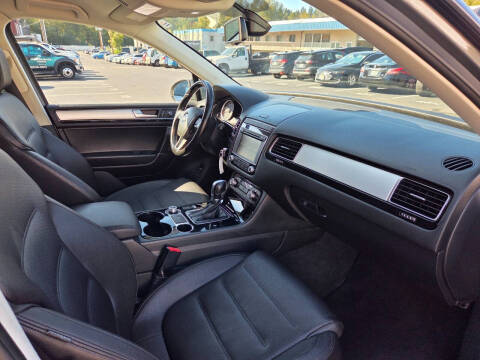 2015 Volkswagen Touareg V6 Sport