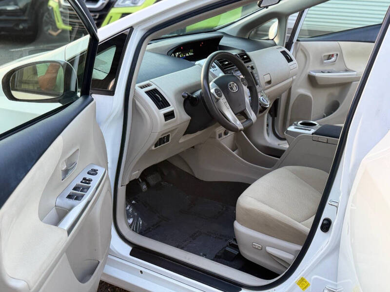 2013 Toyota Prius v Two