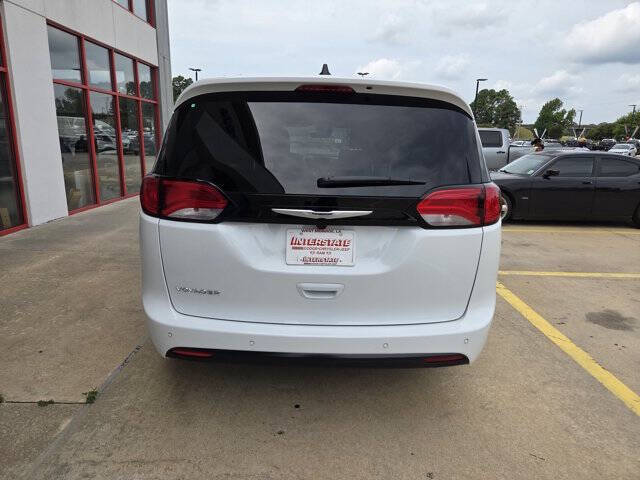 2026 Chrysler Voyager LX