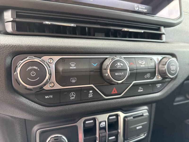 2025 Jeep Gladiator NightHawk